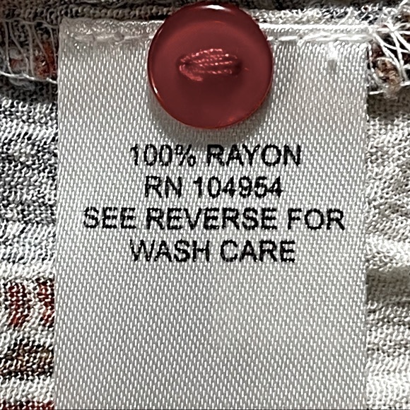 Antilia Femme size large cream red blue paisley 3/4 sleeve top deep Vneck EUC - Picture 12 of 13